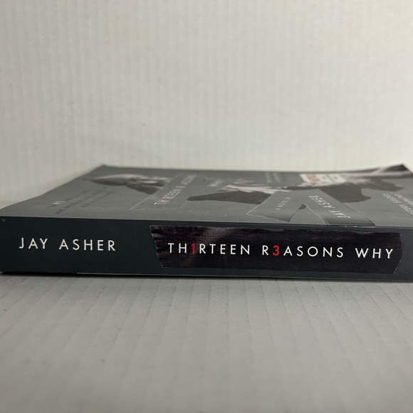 13 Reasons Why Book - Picture 3 of 3